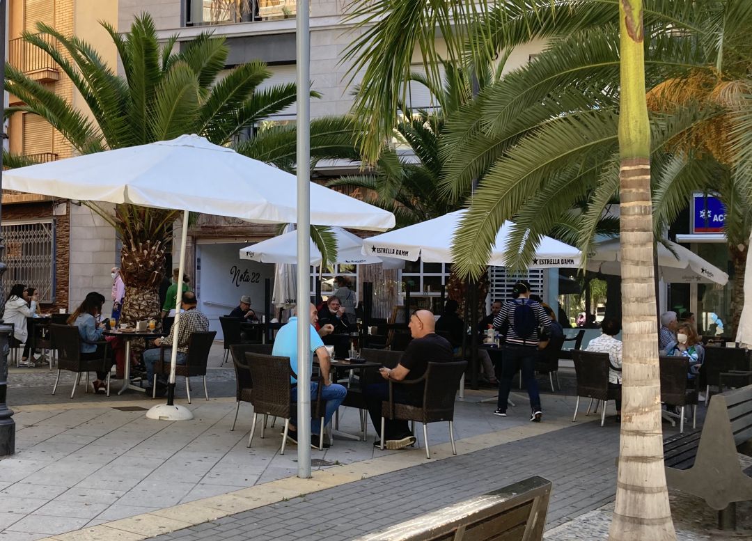 IU-EQUO propone reordenar el espacio que ocupan las terrazas de bares y restaurantes en plazas y calles de la ciudad