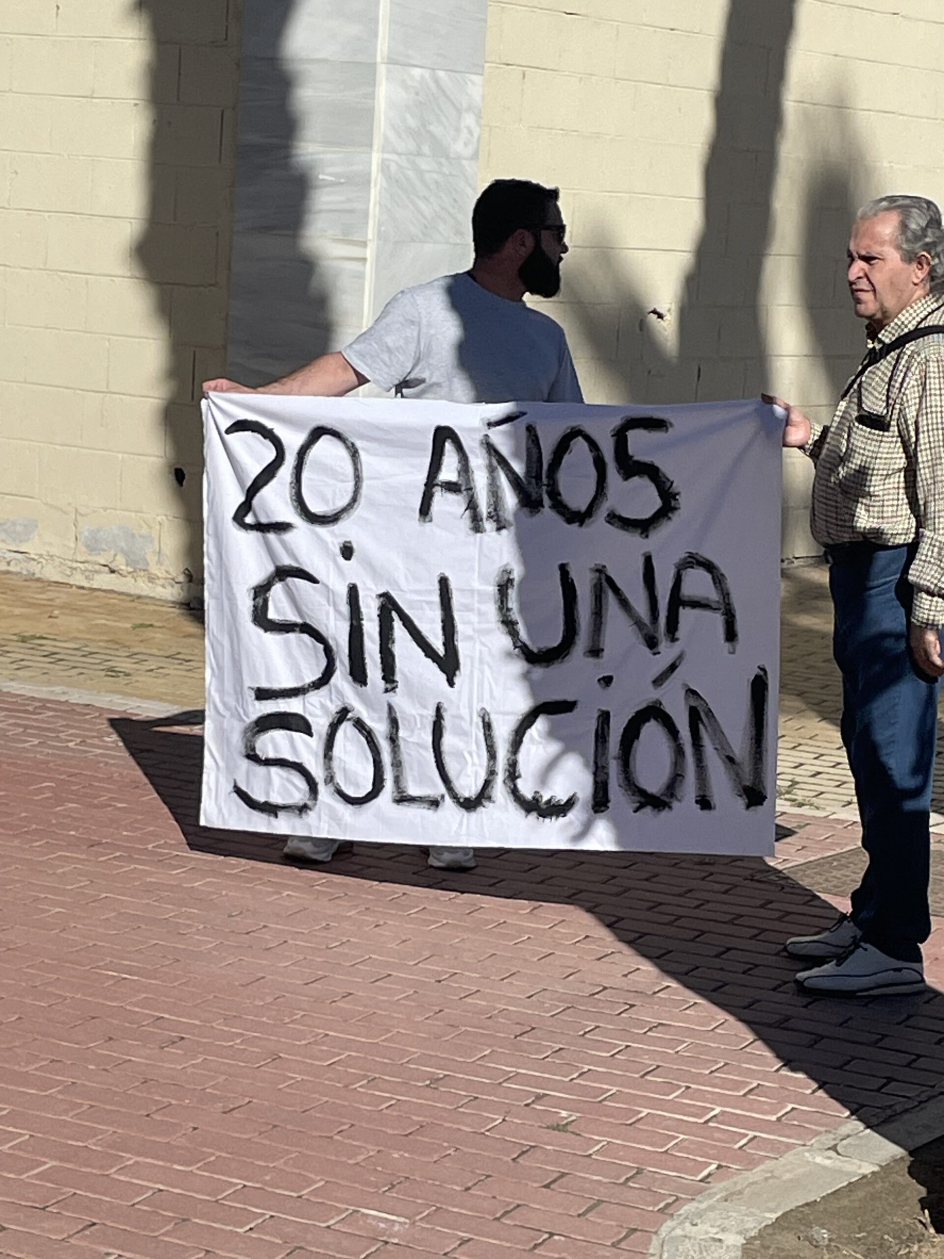 Criticamos la actuación autoritaria del gobierno local y el desprecio a los vecinos de Arenas de Poniente